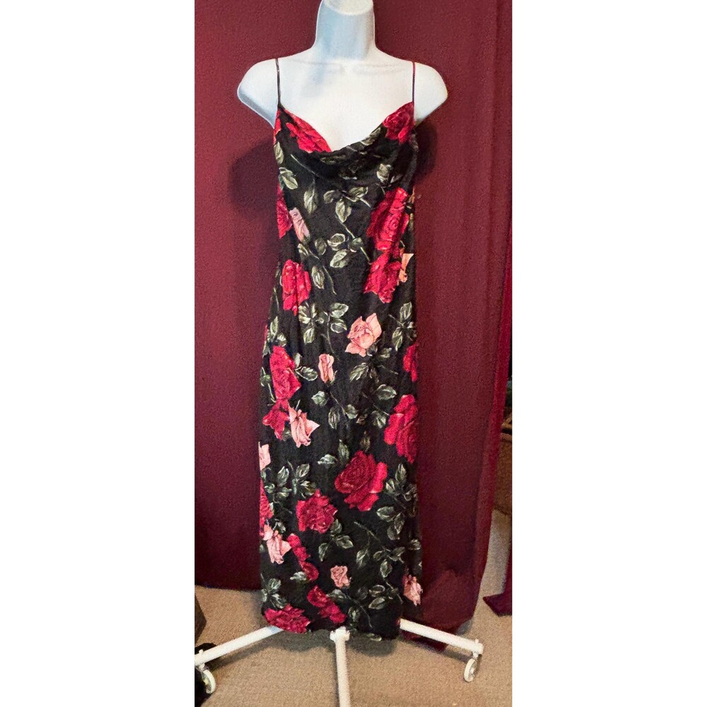 August Silk Black and Red Rose Nightgown Size Medium